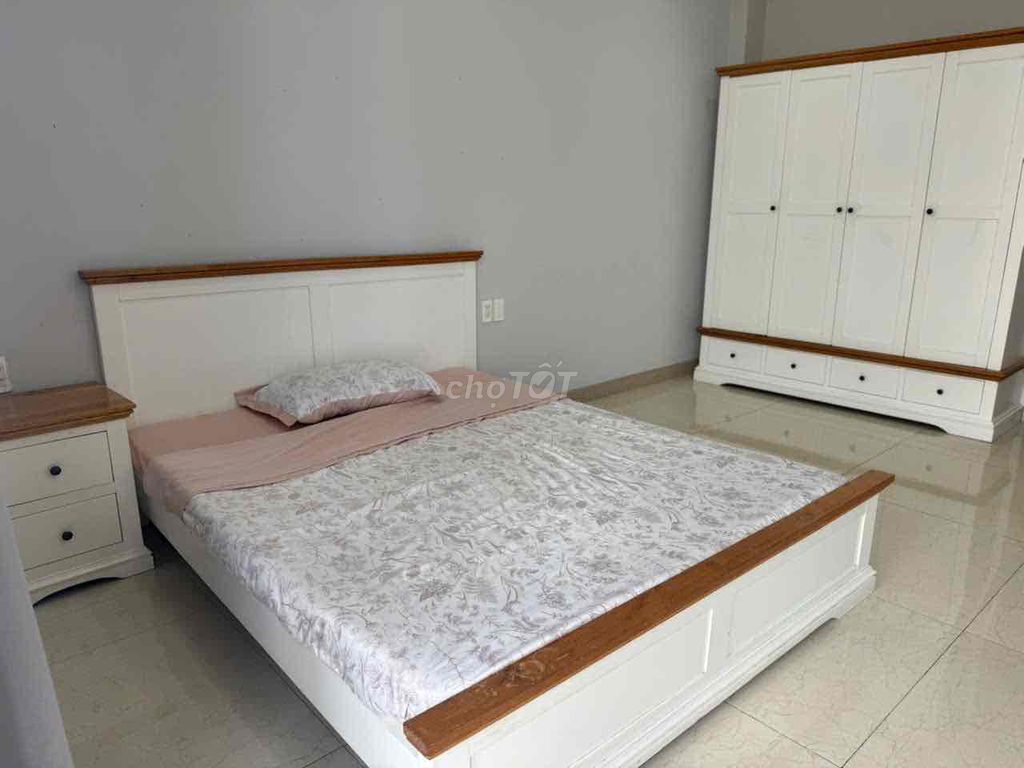 Rent the service apartment. Price: 5.5 million (cold)
