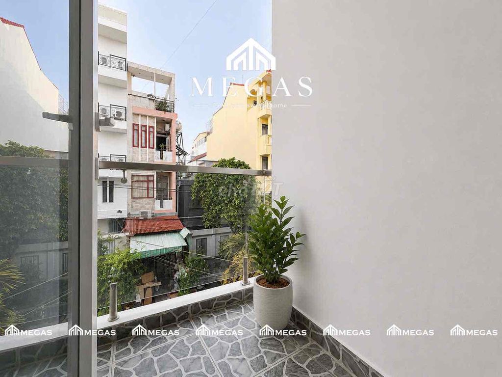 Rent a full-in-house studio near the University of De-Presidents 11