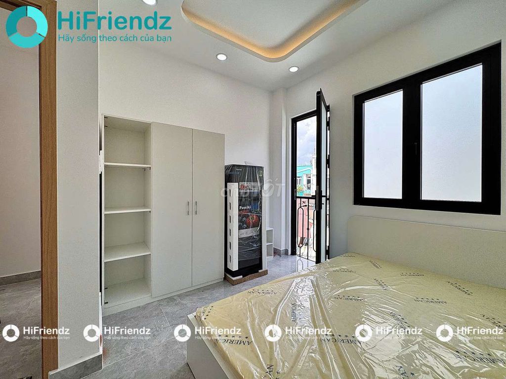 The two bedrooms are in the blue.