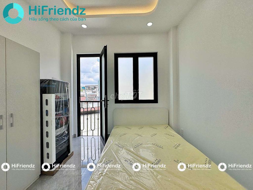 The two bedrooms are in the blue.