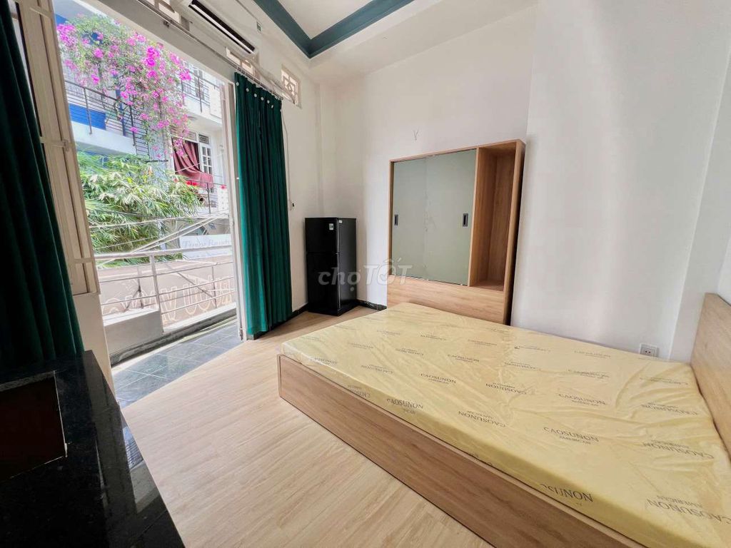 Phùng Văn Cung wide balcony studio