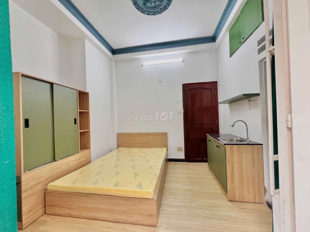 Phùng Văn Cung wide balcony studio