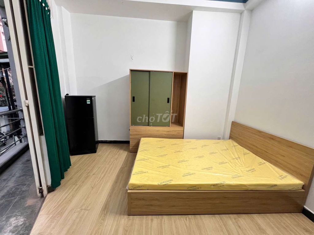 Phùng Văn Cung wide balcony studio
