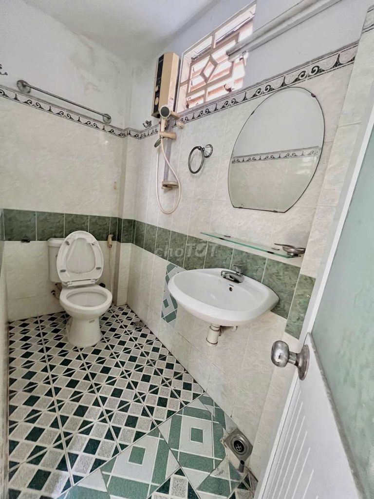 Phùng Văn Cung wide balcony studio