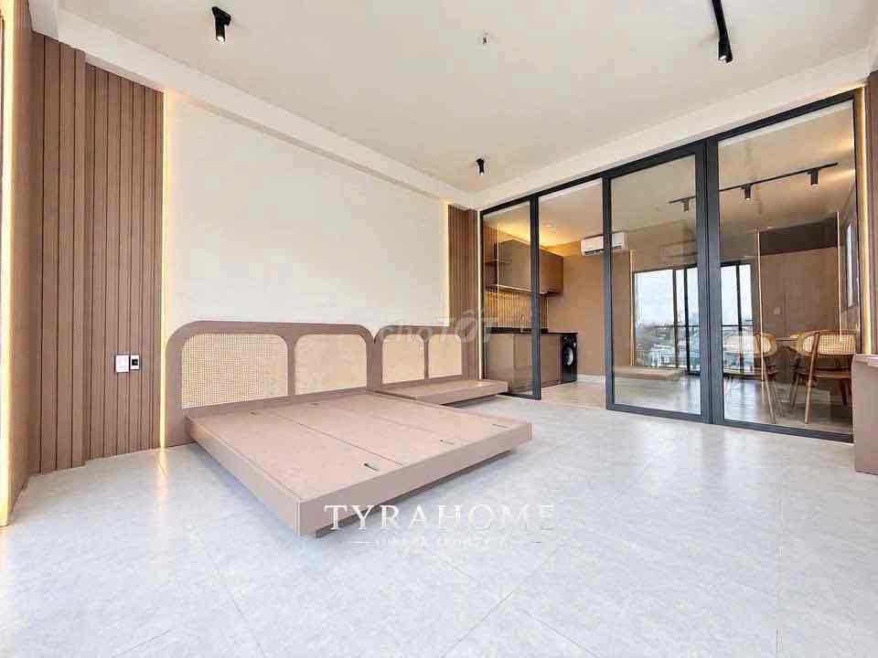 Clear One Super studio Full interior