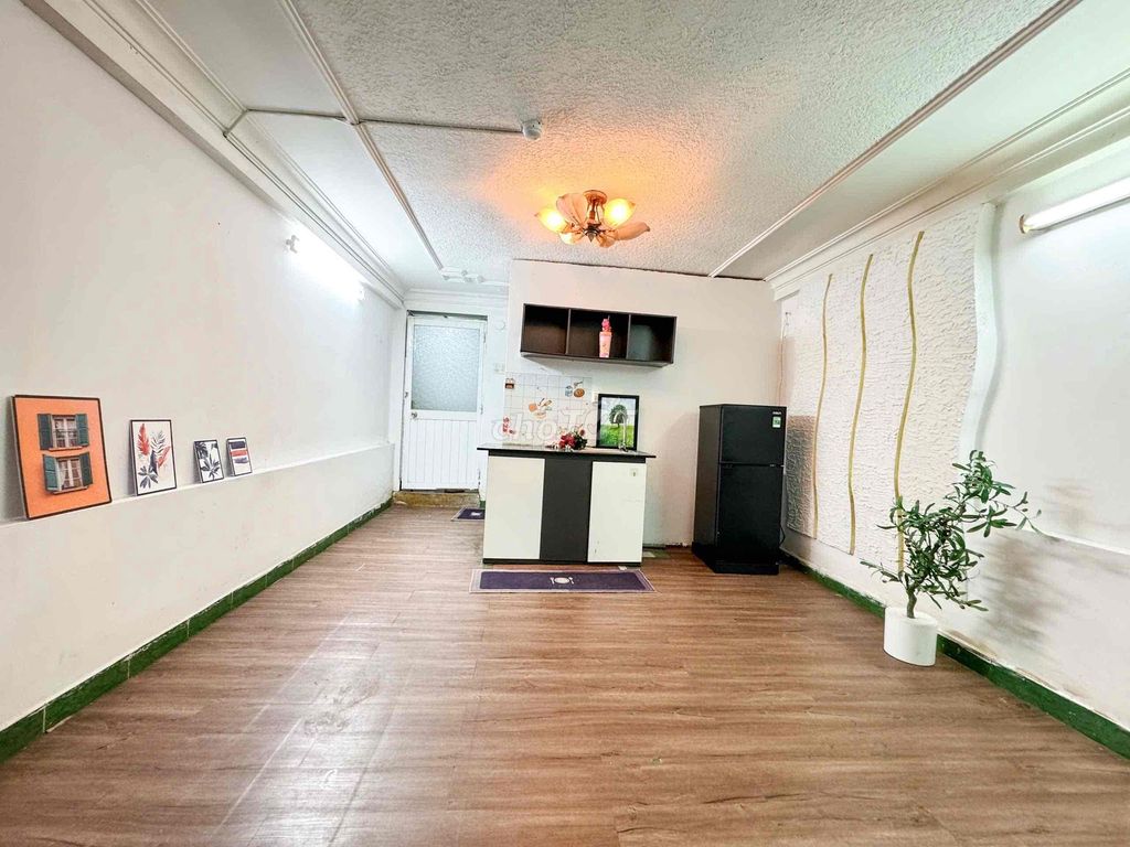 Two bedrooms 60 m2 SuperTo late September empty near the mini market.