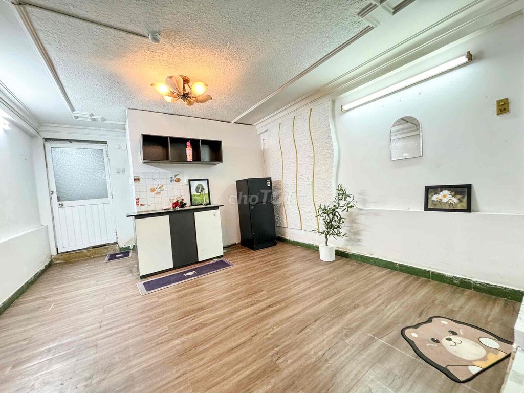Two bedrooms 60 m2 SuperTo late September empty near the mini market.