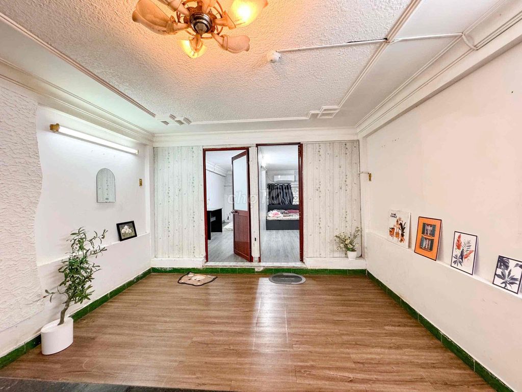 Two bedrooms 60 m2 SuperTo late September empty near the mini market.