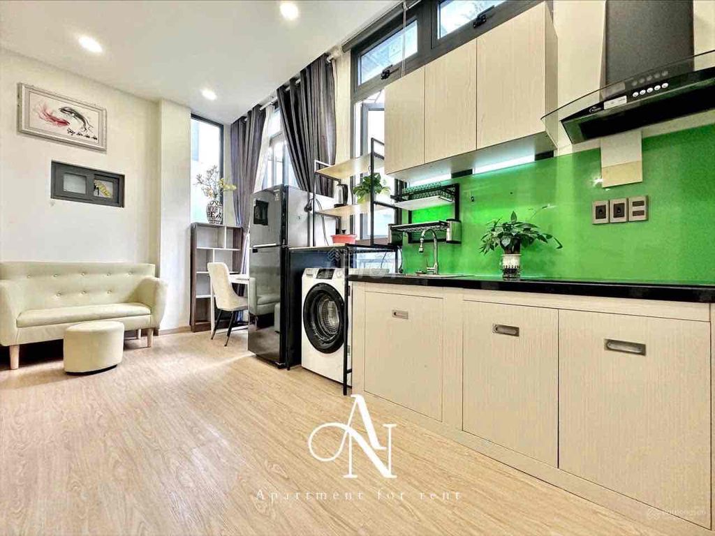 Hoàng Hoa Thám – one bedroom plus the living room, front-- at the airport!