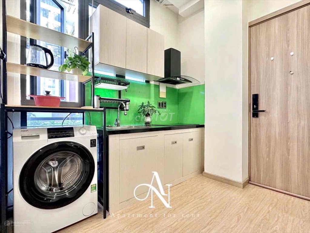 Hoàng Hoa Thám – one bedroom plus the living room, front-- at the airport!