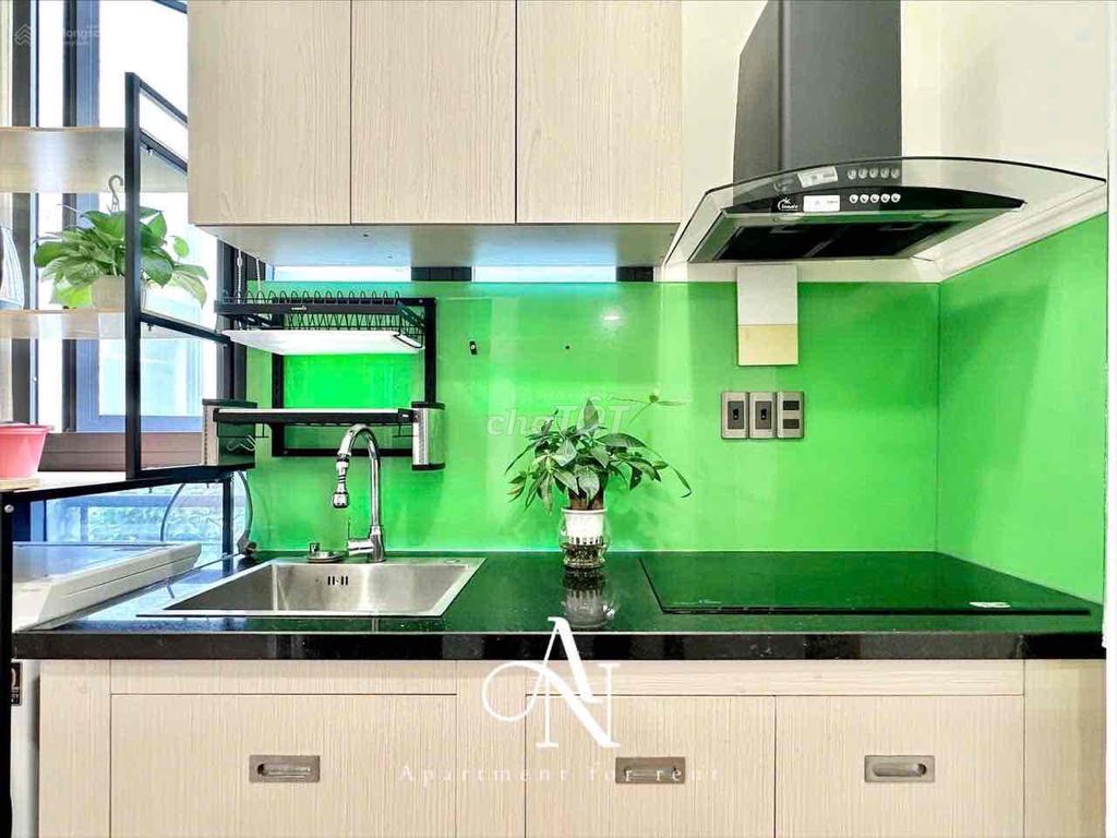 Hoàng Hoa Thám – one bedroom plus the living room, front-- at the airport!