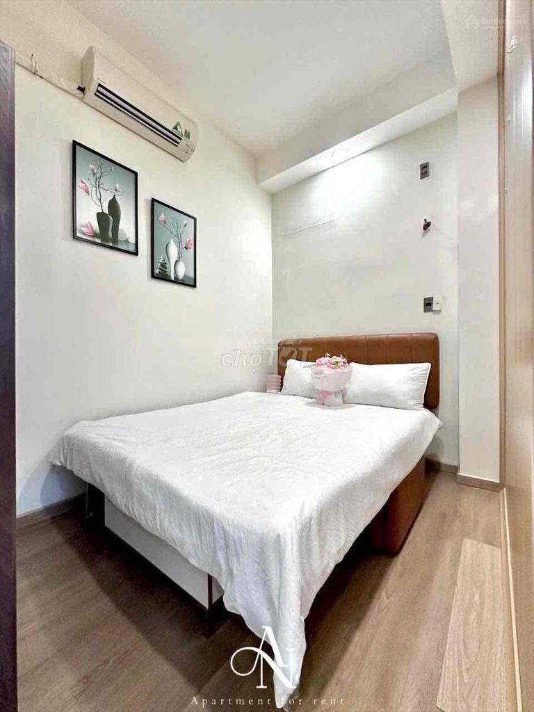 Hoàng Hoa Thám – one bedroom plus the living room, front-- at the airport!