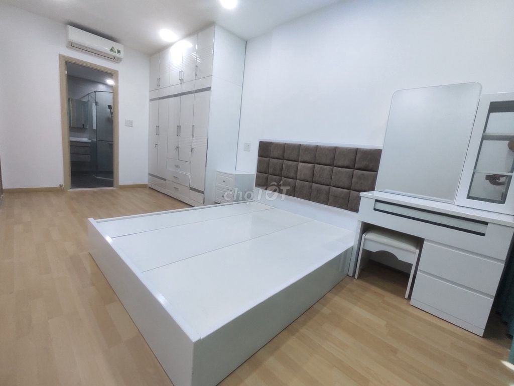 Lavida Plus 2 bedrooms need to be rented to the full. Nice furniture costs 18 million.