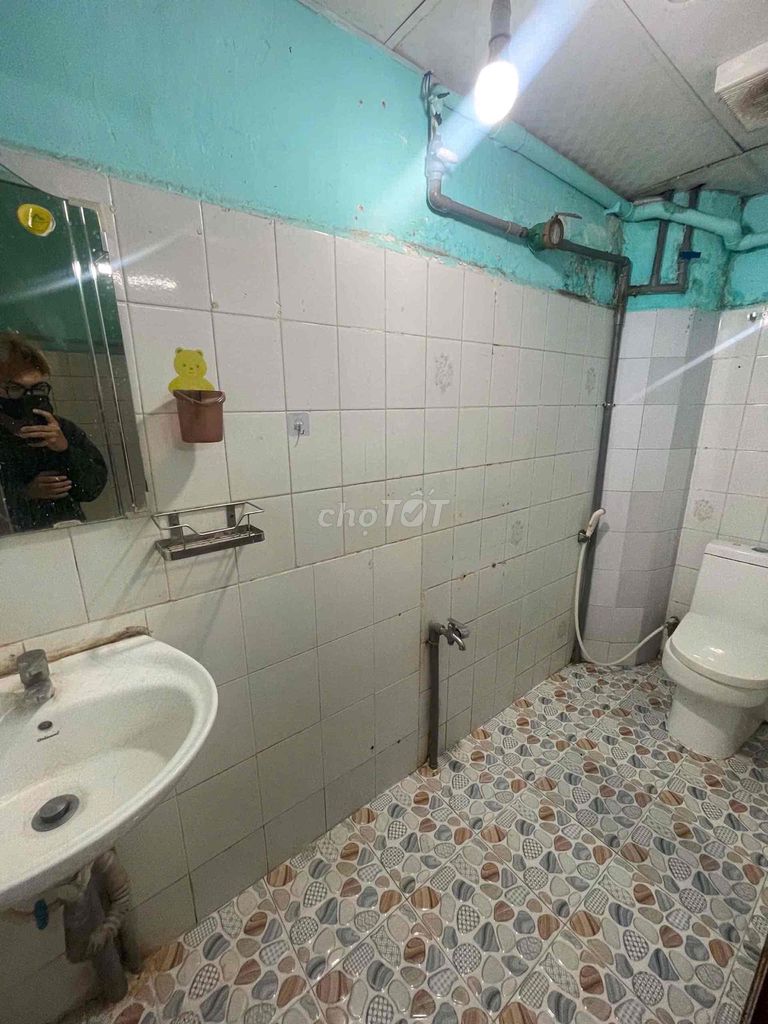 The residence is in Phùng Hưng.3 bedrooms. Two government power machines.