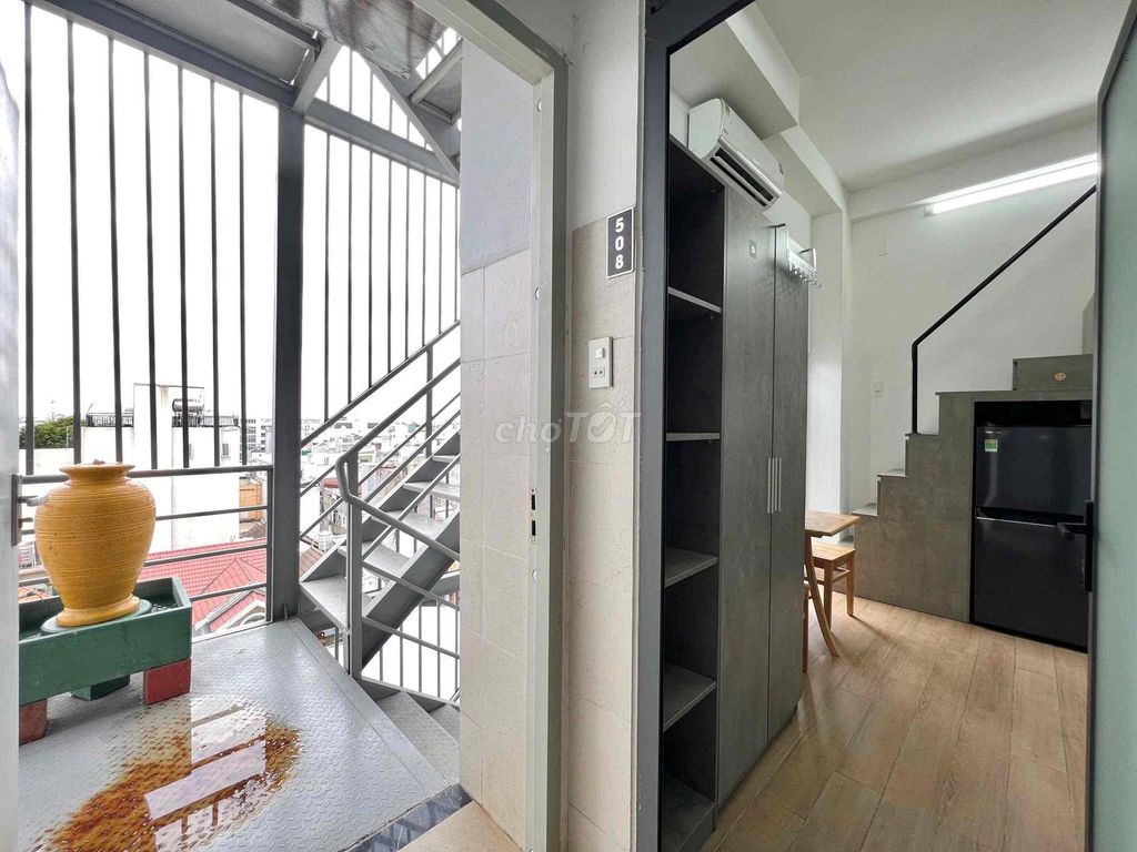 I'll take the whole interior right down the 5th floor. Dogs, electric cars, cats.