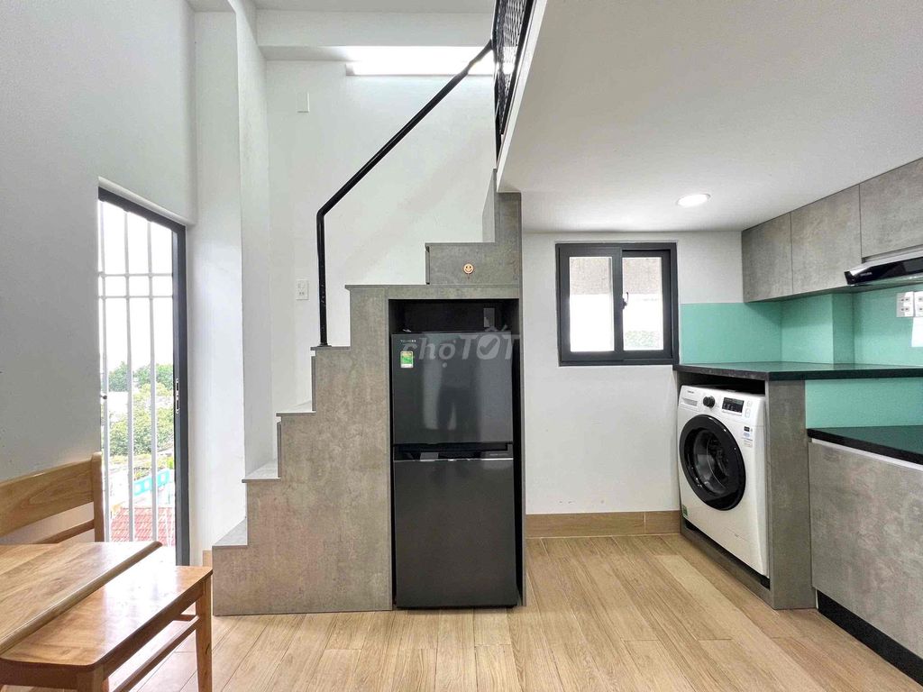 I'll take the whole interior right down the 5th floor. Dogs, electric cars, cats.