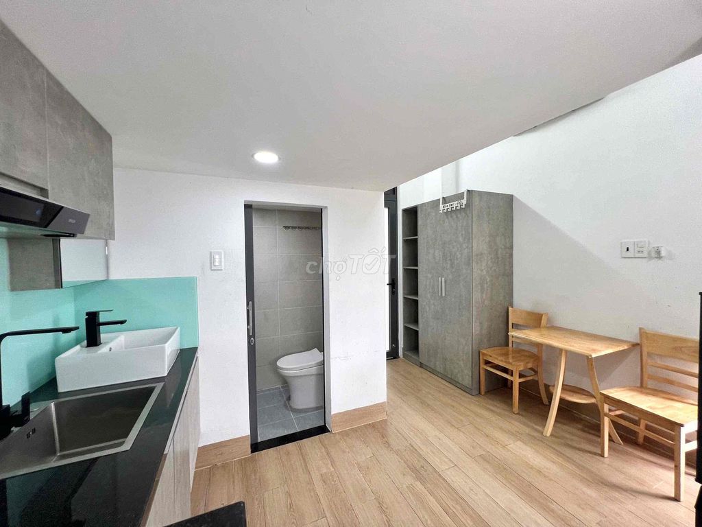 I'll take the whole interior right down the 5th floor. Dogs, electric cars, cats.