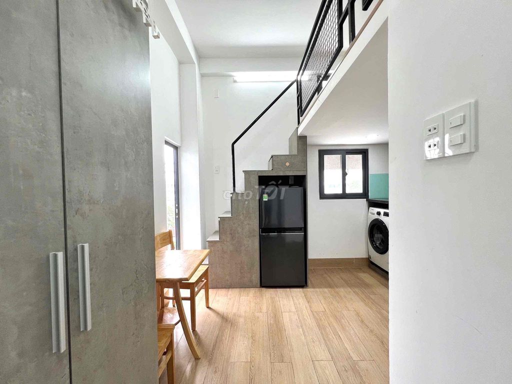 I'll take the whole interior right down the 5th floor. Dogs, electric cars, cats.