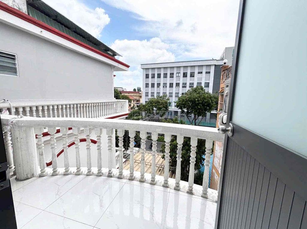 1 balcony bedroom - living room - 50 M2 full furniture right in District 10