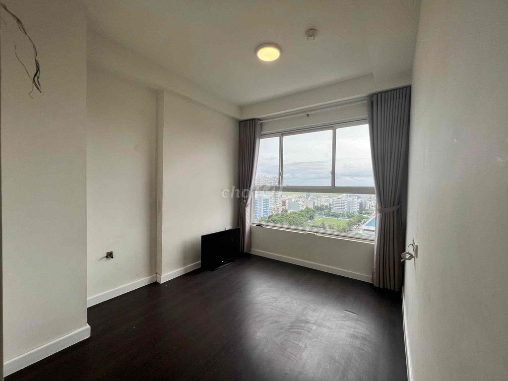 Rent a Botanica Premier apartment room in a bathroom. Near tsn airport
