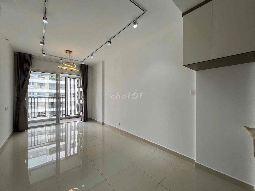 Rent a Botanica Premier apartment room in a bathroom. Near tsn airport