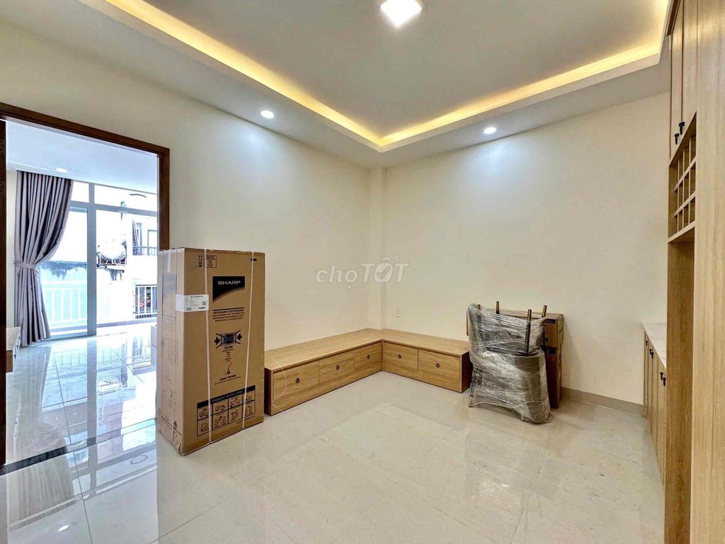 A full-in-house service apartment in Đào Duy Anh for profit