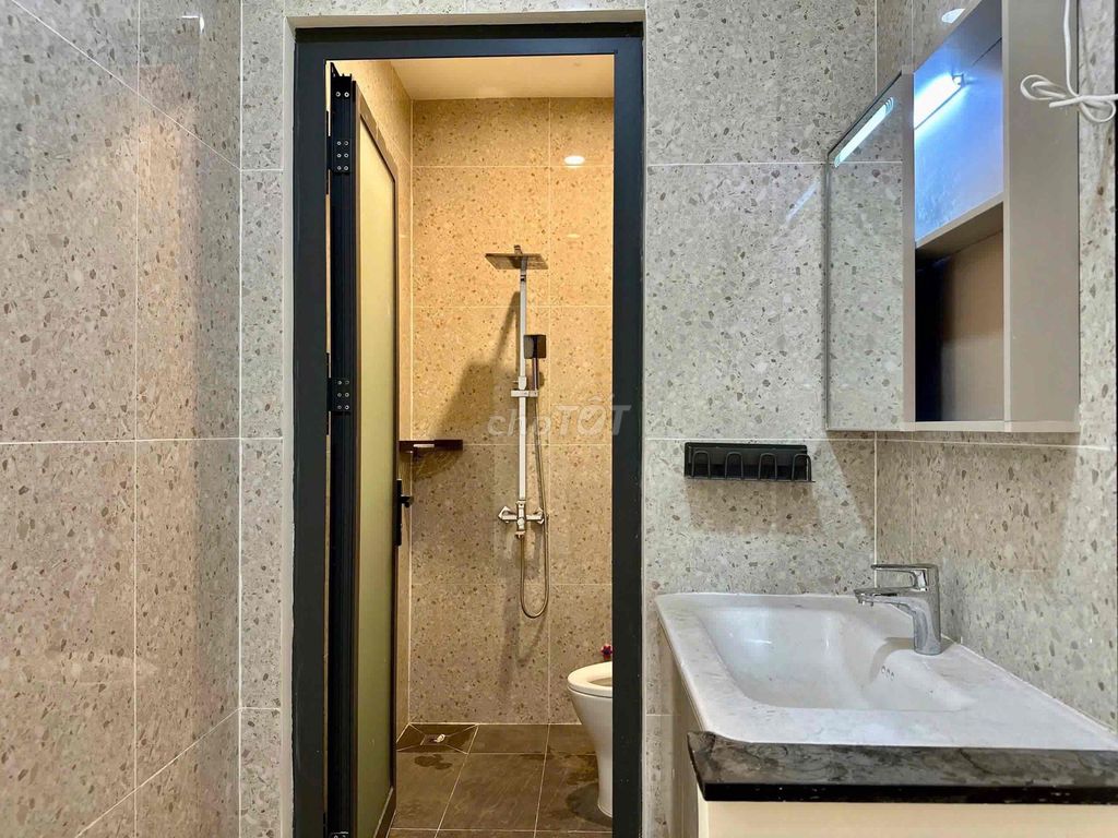 A full-in-house service apartment in Đào Duy Anh for profit
