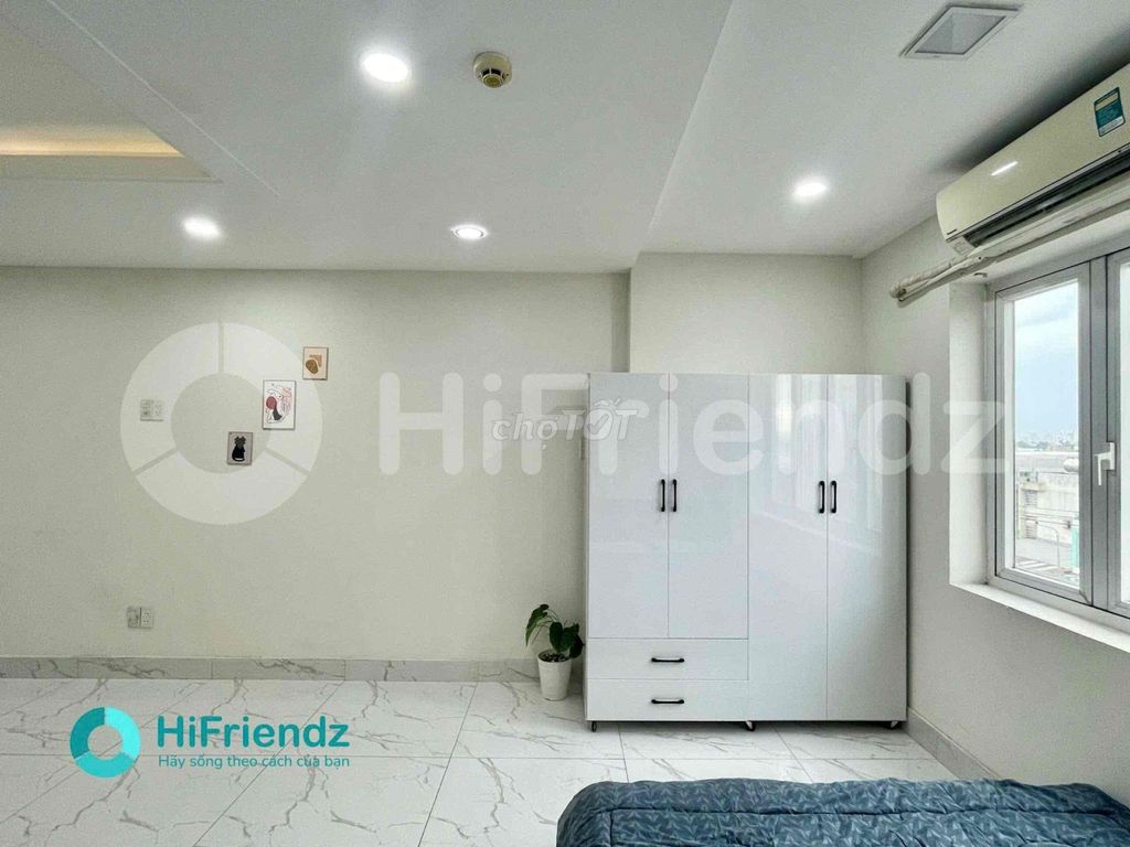 The studio is 35 M2 wide near the open university - the university of medicine - a full interior interior
