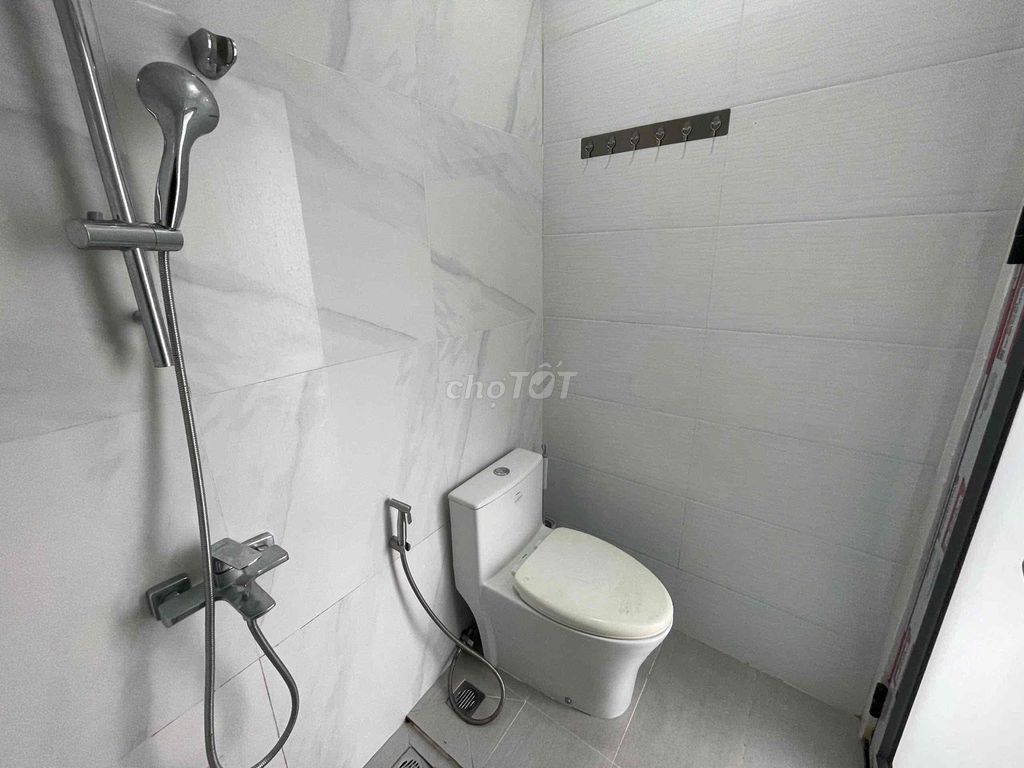 private balcony apartment, basic furniture, close to the dedication college.