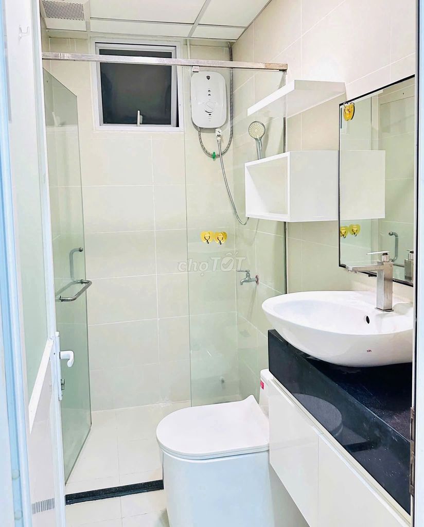 Rent two bedrooms. A full-on Full-house bathroom, right into the Dream Home Palace.