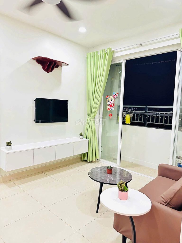 Rent two bedrooms. A full-on Full-house bathroom, right into the Dream Home Palace.