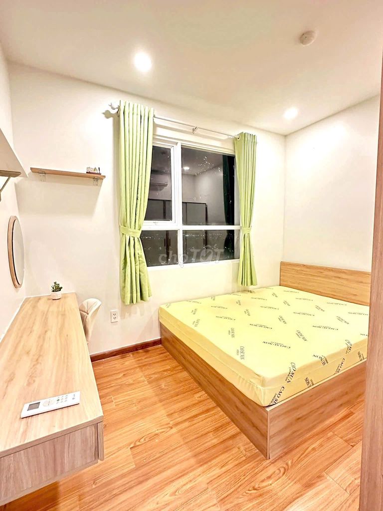 Rent two bedrooms. A full-on Full-house bathroom, right into the Dream Home Palace.