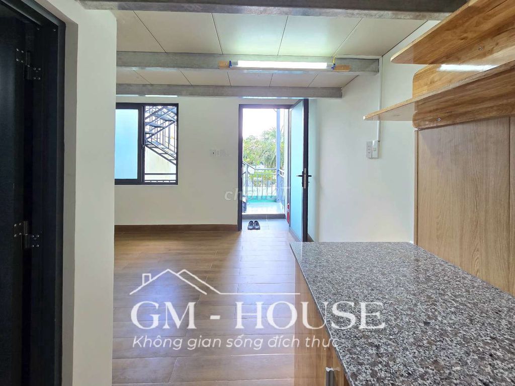 Rent the new apartment 100 percent meters, right at Nguyễn Hữu Cảnh.