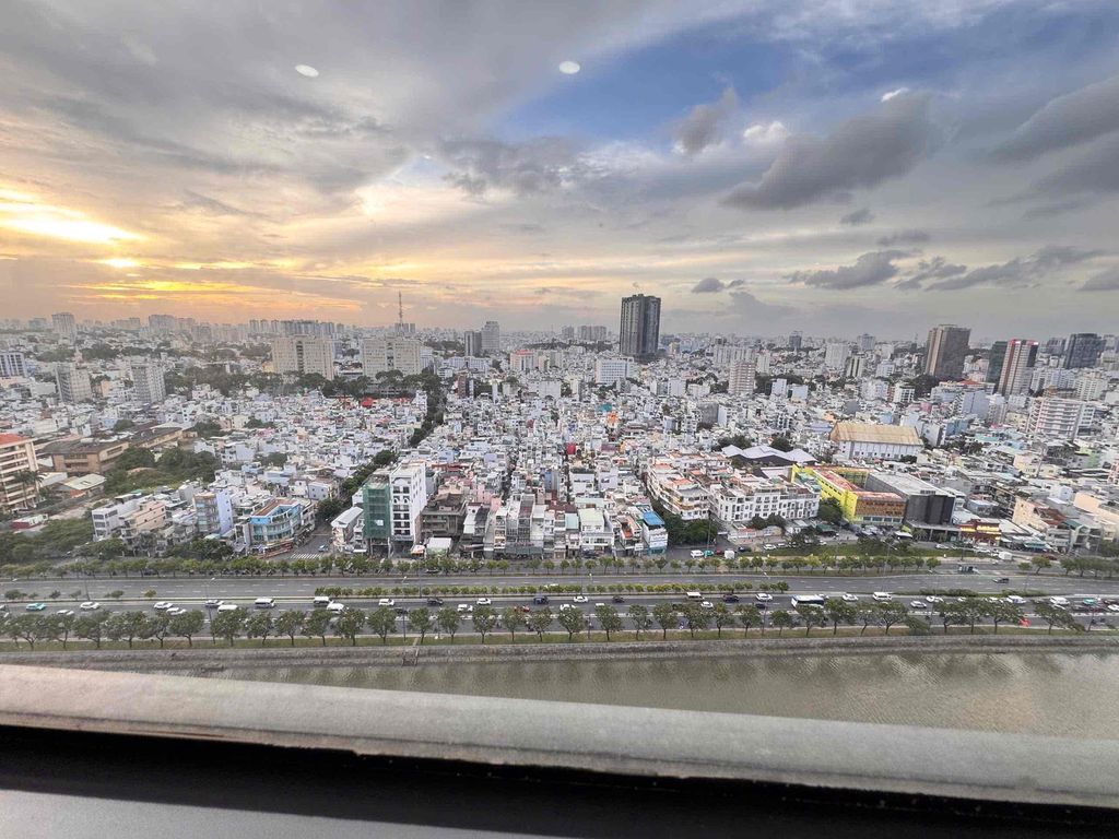 Rent The Gold View 3 bedrooms. Two full toilets, 26 million a month.