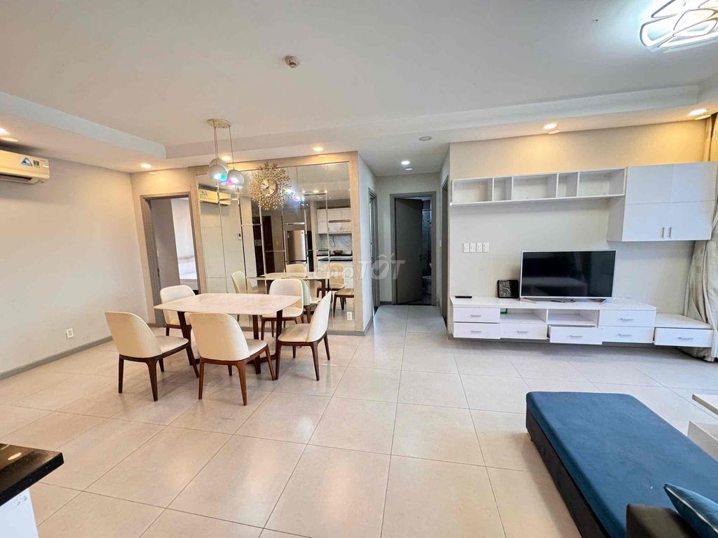 Rent The Gold View 3 bedrooms. Two full toilets, 26 million a month.