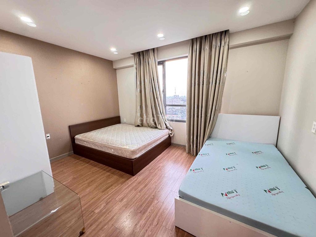 Rent The Gold View 3 bedrooms. Two full toilets, 26 million a month.