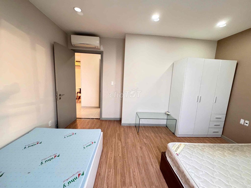 Rent The Gold View 3 bedrooms. Two full toilets, 26 million a month.