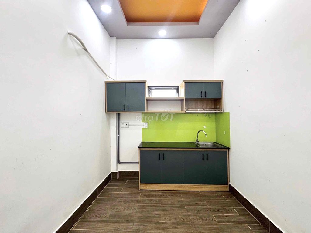 Bình Thạnh wide cut-up studio