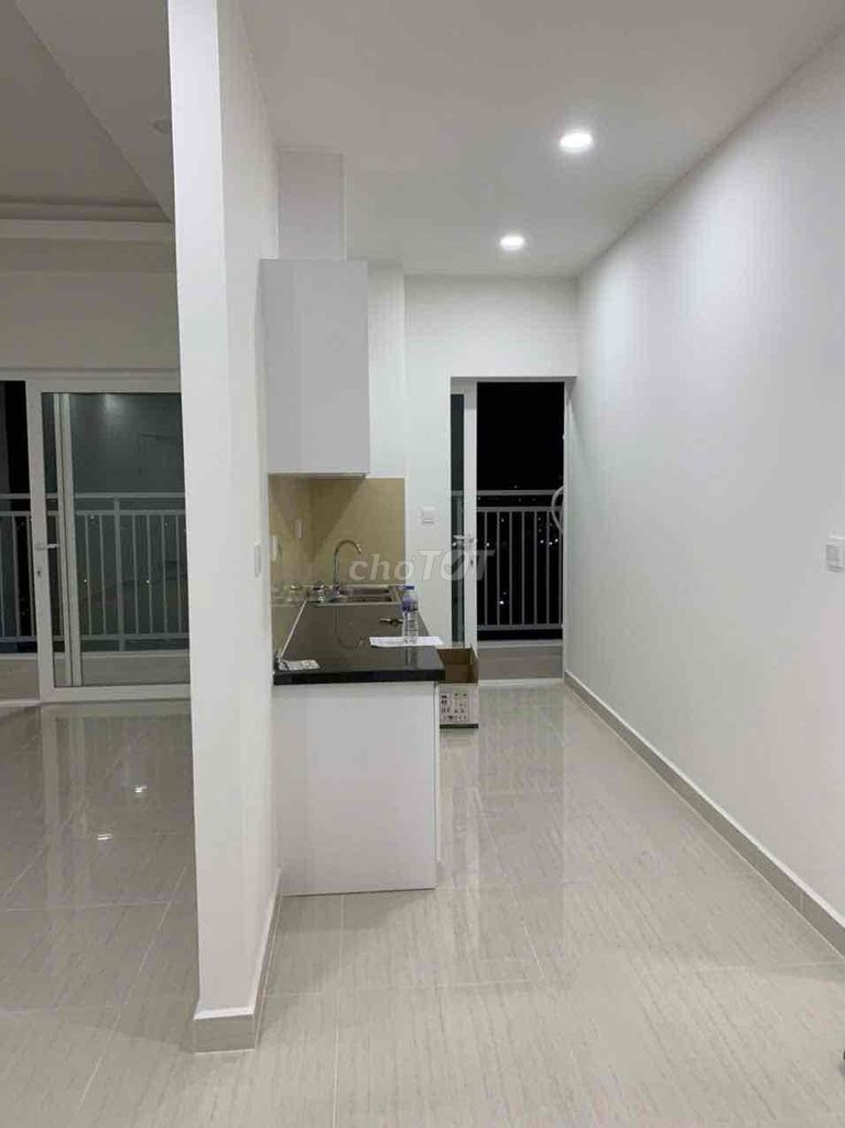 Rent us three bedrooms, two Moonlight Boulevard toilets. The house is 12 million a month.