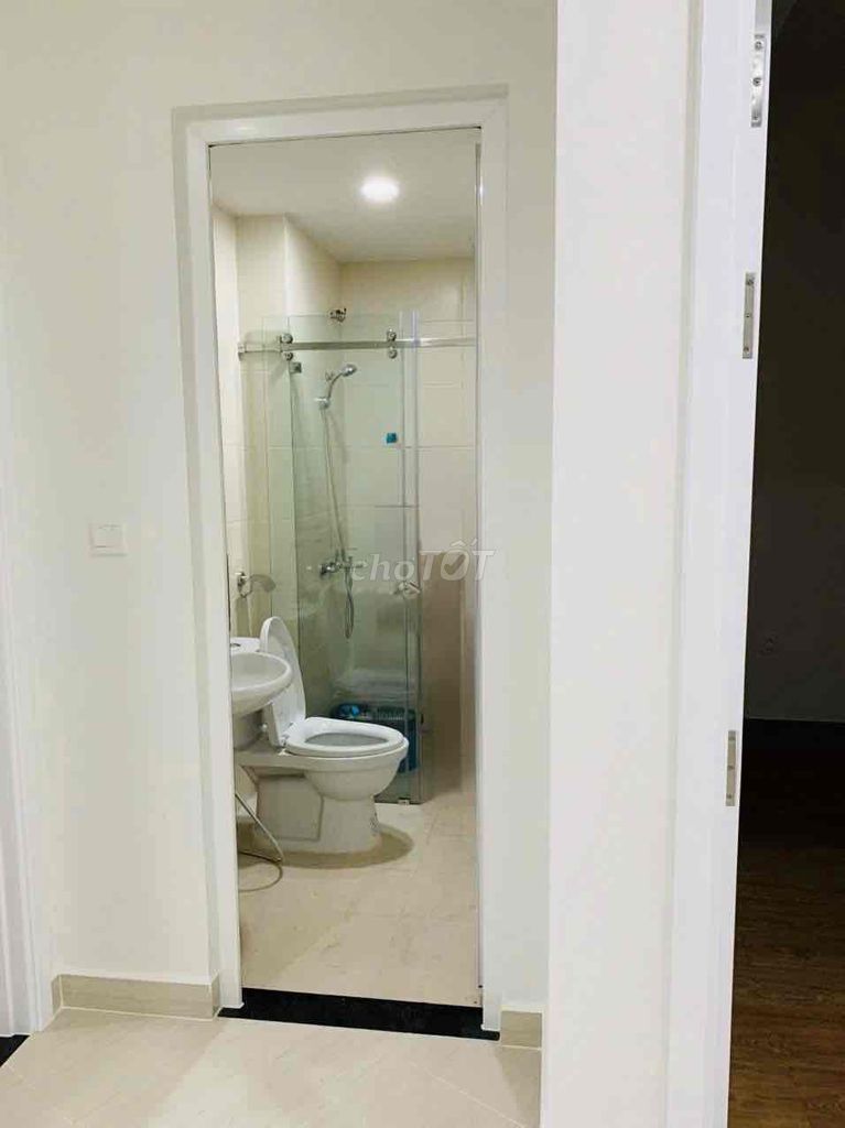 Rent us three bedrooms, two Moonlight Boulevard toilets. The house is 12 million a month.