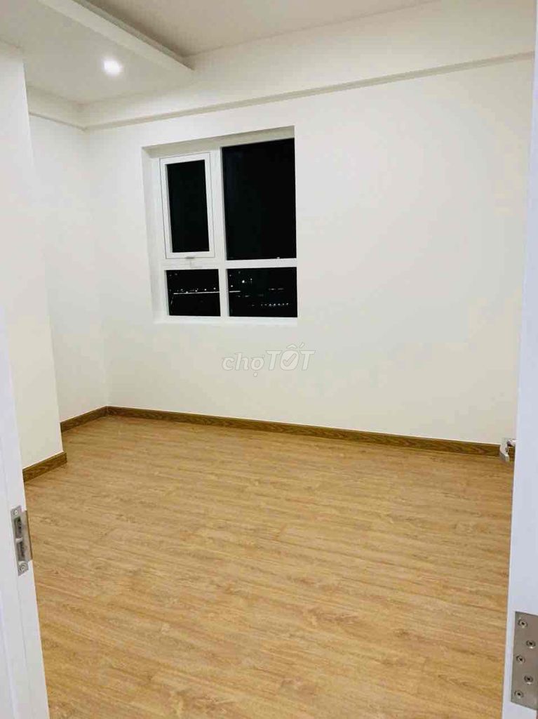 Rent us three bedrooms, two Moonlight Boulevard toilets. The house is 12 million a month.