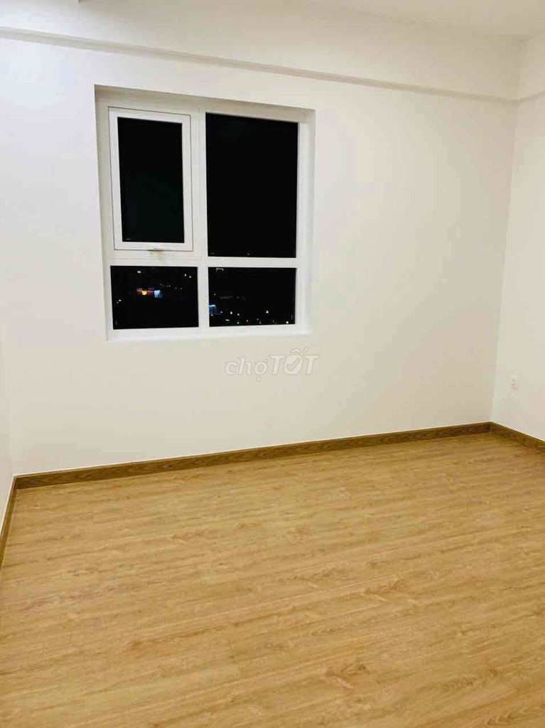 Rent us three bedrooms, two Moonlight Boulevard toilets. The house is 12 million a month.