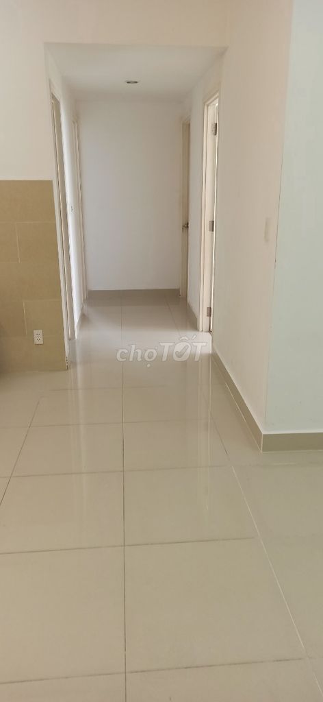 Rent the corner of three bedrooms, two toilets, seven million.