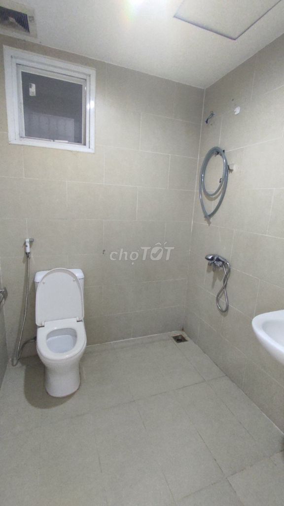 Rent the corner of three bedrooms, two toilets, seven million.
