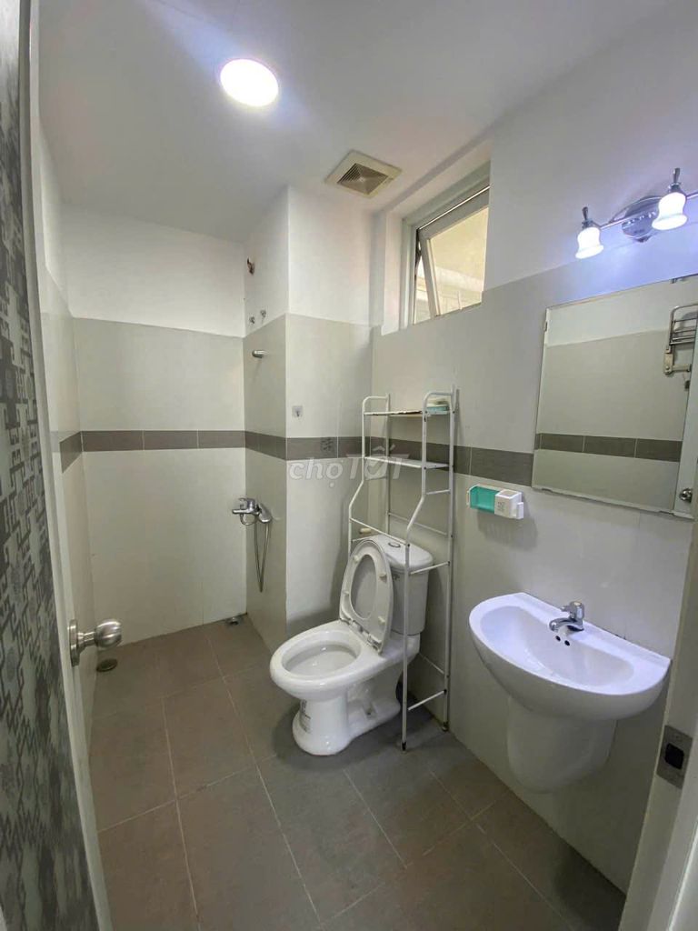 Ten A Chen Dudu. District 1: 75 meters2, 2 p sleeps, 2 toilets, full interior, 13 million