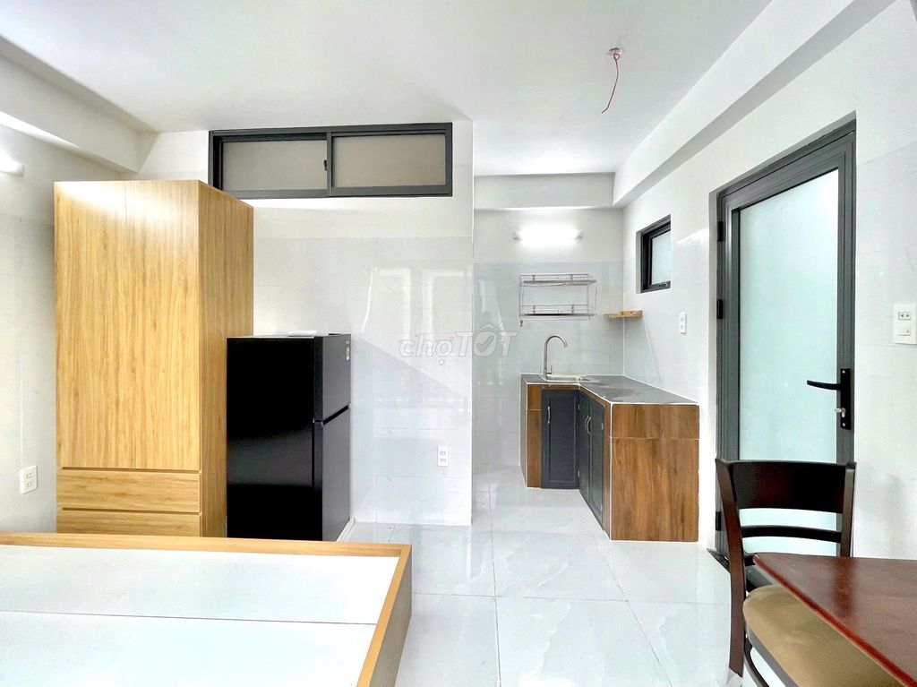The free house. The new full interior by the front bridge of District 7.