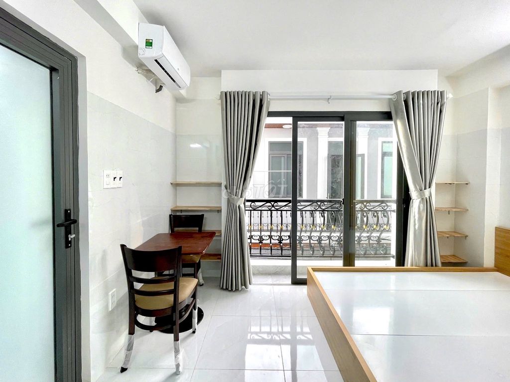 The free house. The new full interior by the front bridge of District 7.