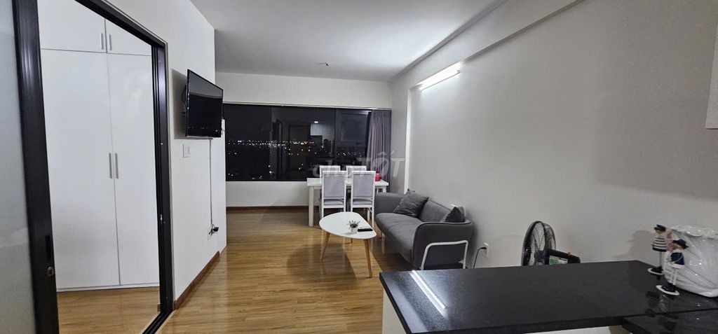 The Kkyo apartment, District 9. It's 11 million a month.