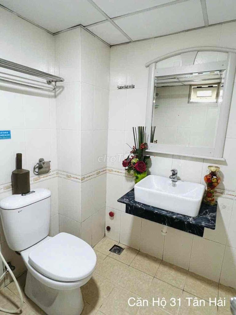 The full interior service apartment, a super open window, near the airline academy