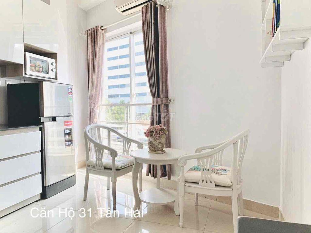 The full interior service apartment, a super open window, near the airline academy